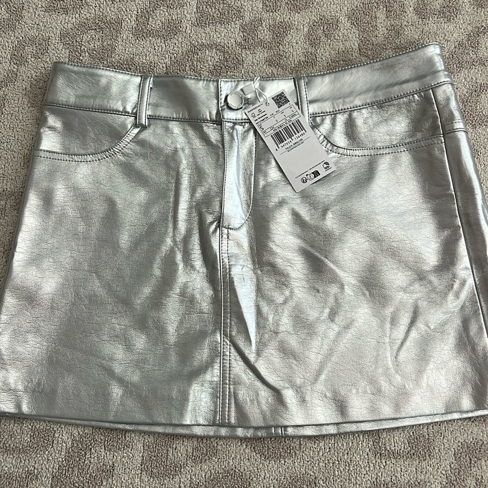 MANGO Short foil mini skirt in Silver Size S